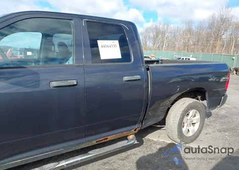 2017 Ram 1500 Express 4X4 6'4 Box z USA, uszkodzony, nr VIN 1C6RR7FG1HS837888